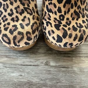 Dansko leopard print 38 clogs